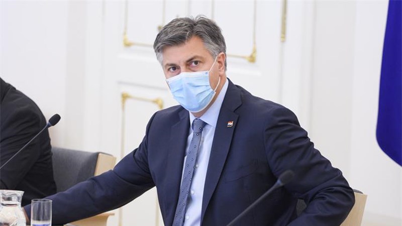 Plenković: Nadamo se da će školska godina proći dobro uz pridržavanje tri pravila – higijene, dezinfekcije i distance